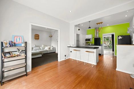 Photo of property in 36 Forest Lake Road, Forest Lake, Hamilton, 3200