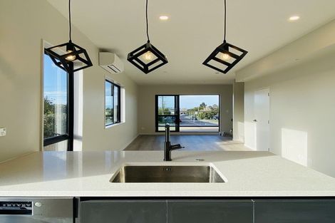 Photo of property in 3/644 Te Atatu Road, Te Atatu Peninsula, Auckland, 0610