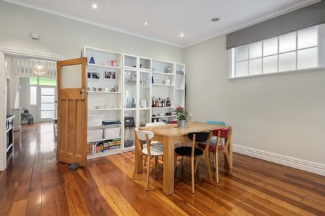 Photo of property in 112 Onepu Road, Lyall Bay, Wellington, 6022