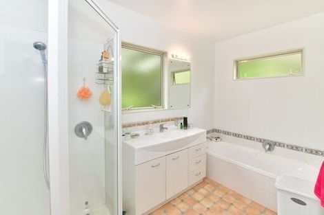 Photo of property in 35a Elliston Crescent, Stanmore Bay, Whangaparaoa, 0932