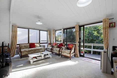 Photo of property in 43 Sartors Avenue, Northcross, Auckland, 0630