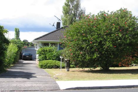 Photo of property in 4 La Rosa Street, Green Bay, Auckland, 0604