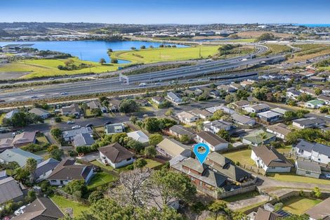 Photo of property in 1/21 Jumento Place, Unsworth Heights, Auckland, 0632