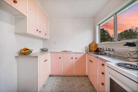 Photo of property in 5 Flaunty Place, West Harbour, Auckland, 0618