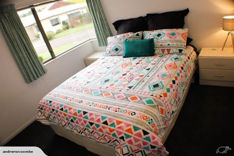 Photo of property in 16 Claridge Place, Taradale, Napier, 4112