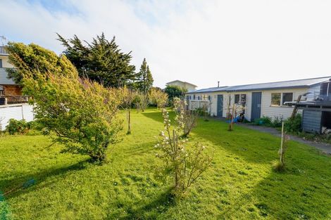 Photo of property in 32 Shortt Street, Foxton Beach, Foxton, 4815
