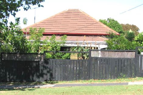 Photo of property in 16 Seabrook Avenue, New Lynn, Auckland, 0600