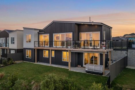 Photo of property in 32 Hokioi Drive, Kenepuru, Porirua, 5022