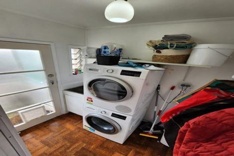 Photo of property in 2/10 Ayton Drive, Totara Vale, Auckland, 0629