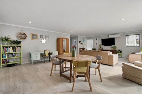 Photo of property in 4 Ian Gordon Lane, Orewa, 0931