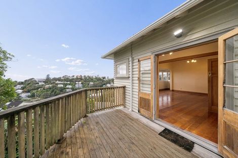 Photo of property in 8 Raroa Crescent, Northland, Wellington, 6012