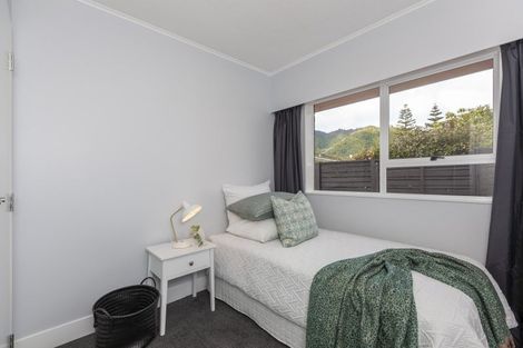 Photo of property in 21 Rewarewa Crescent, Waikanae, 5036