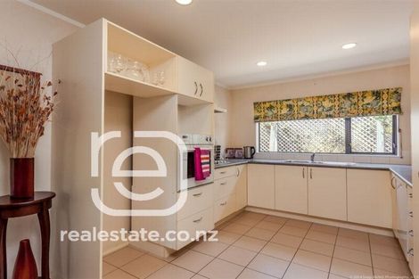 Photo of property in 2 Marbella Drive, Massey, Auckland, 0614
