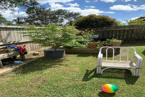 Photo of property in 2/72 Aeroview Drive, Beach Haven, Auckland, 0626