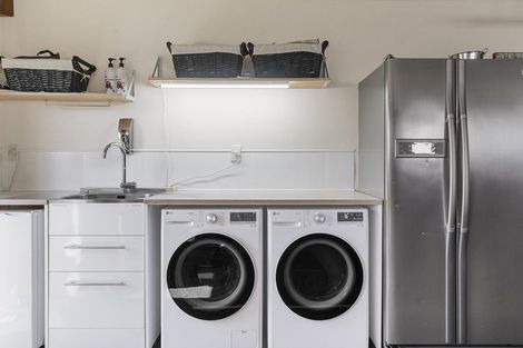 Photo of property in 6 Downing Place, Welcome Bay, Tauranga, 3112