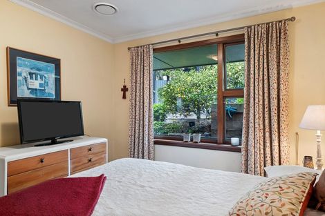 Photo of property in 15 Karitane Drive, Cashmere, Christchurch, 8022