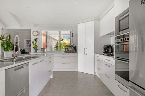 Photo of property in 18 Kaipara Lake Road, South Head, Helensville, 0874