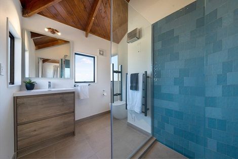 Photo of property in 6 Glucina Avenue, West Harbour, Auckland, 0618