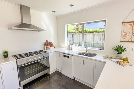 Photo of property in 11 Yarnbrook Grove, Churton Park, Wellington, 6037