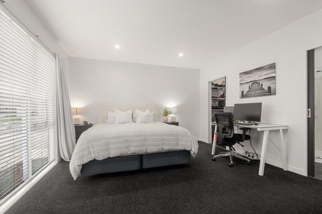 Photo of property in 10 Monaco Grove, Fitzherbert, Palmerston North, 4410