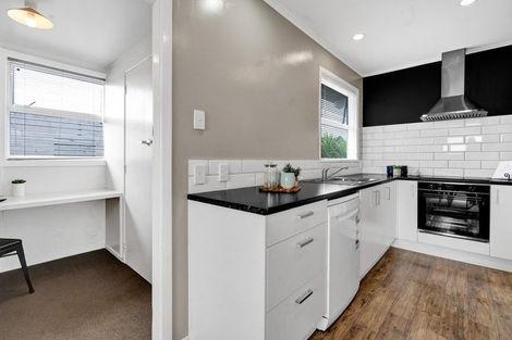Photo of property in 17 Rainsford Street, Moturoa, New Plymouth, 4310