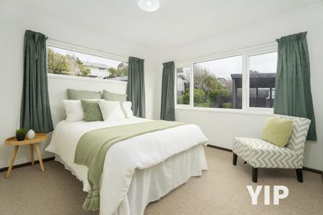 Photo of property in 15f2 Bloomsbury Grove, Newlands, Wellington, 6037