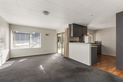 Photo of property in 15 Taikata Road, Te Atatu Peninsula, Auckland, 0610