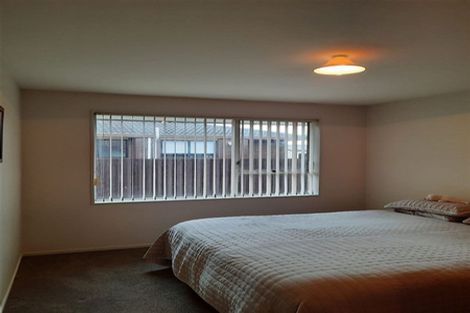Photo of property in 82 Royal Park Drive, Parklands, Christchurch, 8083