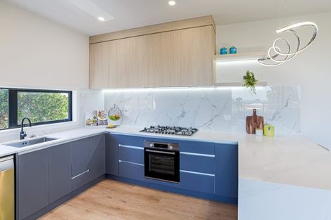Photo of property in 858d East Coast Road, Northcross, Auckland, 0630