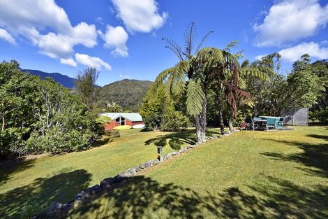 Photo of property in 26 Kamahi Road, Tennyson Inlet, 7195
