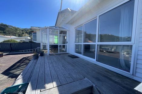 Photo of property in 118 Lyall Parade, Lyall Bay, Wellington, 6022