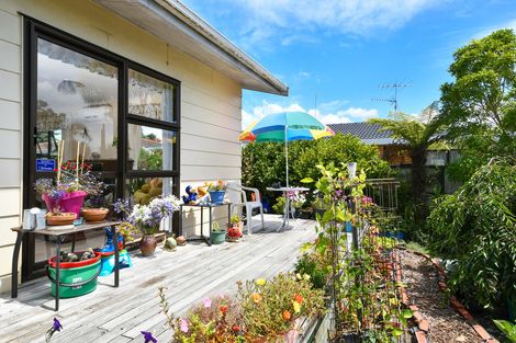Photo of property in 94 Roberts Road, Te Atatu South, Auckland, 0610