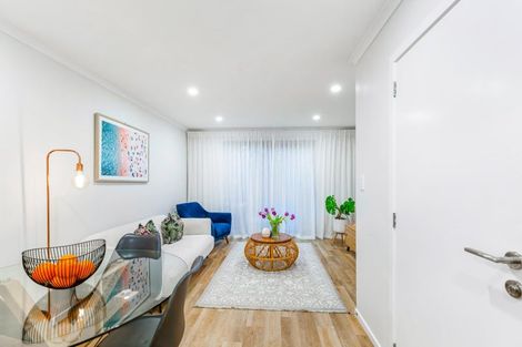 Photo of property in 32 Wharara Lane, Massey, Auckland, 0614