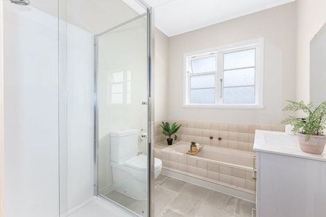 Photo of property in 28 Bauchop Road, Waterloo, Lower Hutt, 5011