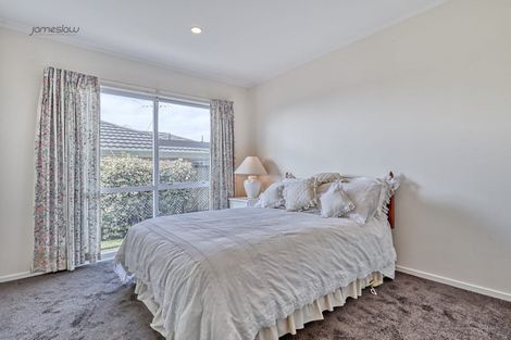 Photo of property in 2/17 Cambric Place, Botany Downs, Auckland, 2010