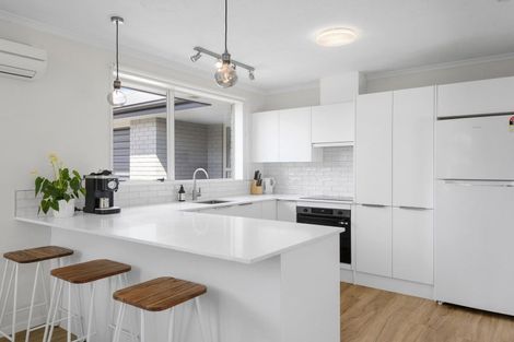 Photo of property in 83a Wilsons Road, Saint Martins, Christchurch, 8022