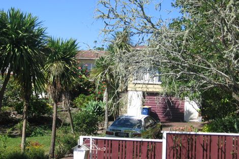 Photo of property in 42 Kohekohe Street, New Lynn, Auckland, 0600