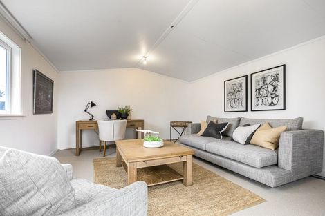 Photo of property in 33 Muir Avenue, Mangere Bridge, Auckland, 2022