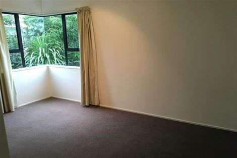 Photo of property in 2/5 Seaford Place, Murrays Bay, Auckland, 0630