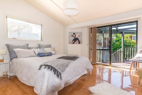 Photo of property in 33a Hutchinson Avenue, New Lynn, Auckland, 0600