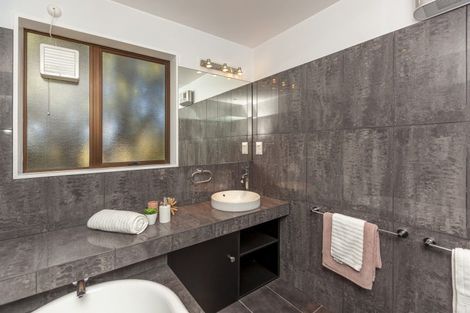 Photo of property in 10 Nuhaka Place, Paraparaumu Beach, Paraparaumu, 5032