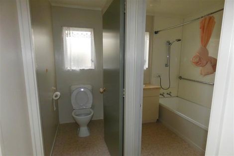 Photo of property in 14a Beaumonts Way, Manurewa, Auckland, 2102