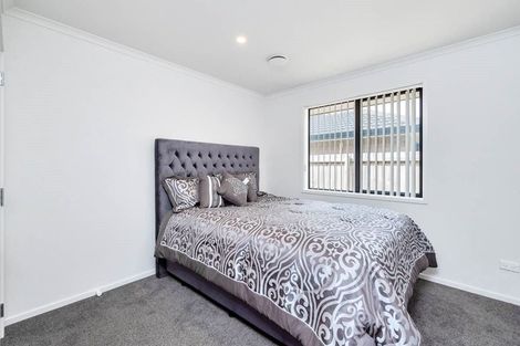 Photo of property in 13 Dumas Place, Rosehill, Papakura, 2113