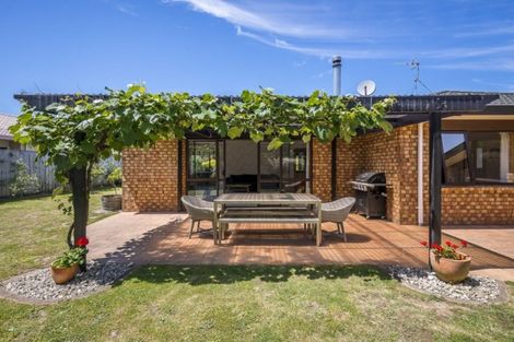 Photo of property in 32 Sunburst Court, Paraparaumu Beach, Paraparaumu, 5032