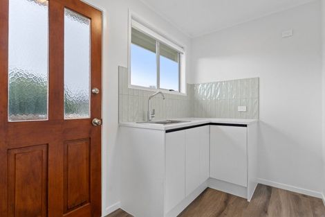 Photo of property in 1 Pitcher Place, Glen Eden, Auckland, 0602