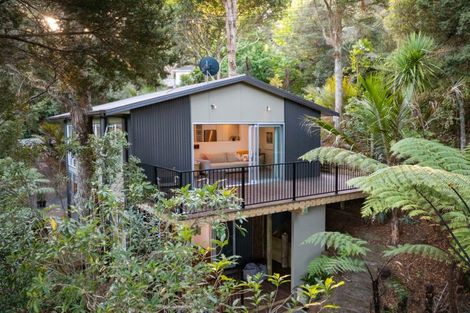 Photo of property in 58 Laingholm Drive, Laingholm, Auckland, 0604