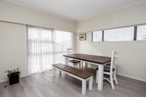 Photo of property in 2 Mcquarrie Place, Ngatea, 3503