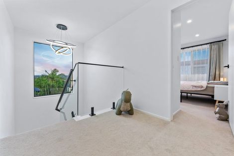 Photo of property in 152b Luckens Road, West Harbour, Auckland, 0618