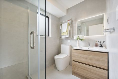 Photo of property in 8/6 Shakespeare Road, Milford, Auckland, 0620