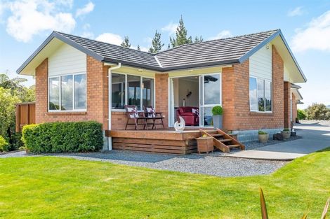 Photo of property in 1 Valley View Way, Timberlea, Upper Hutt, 5018